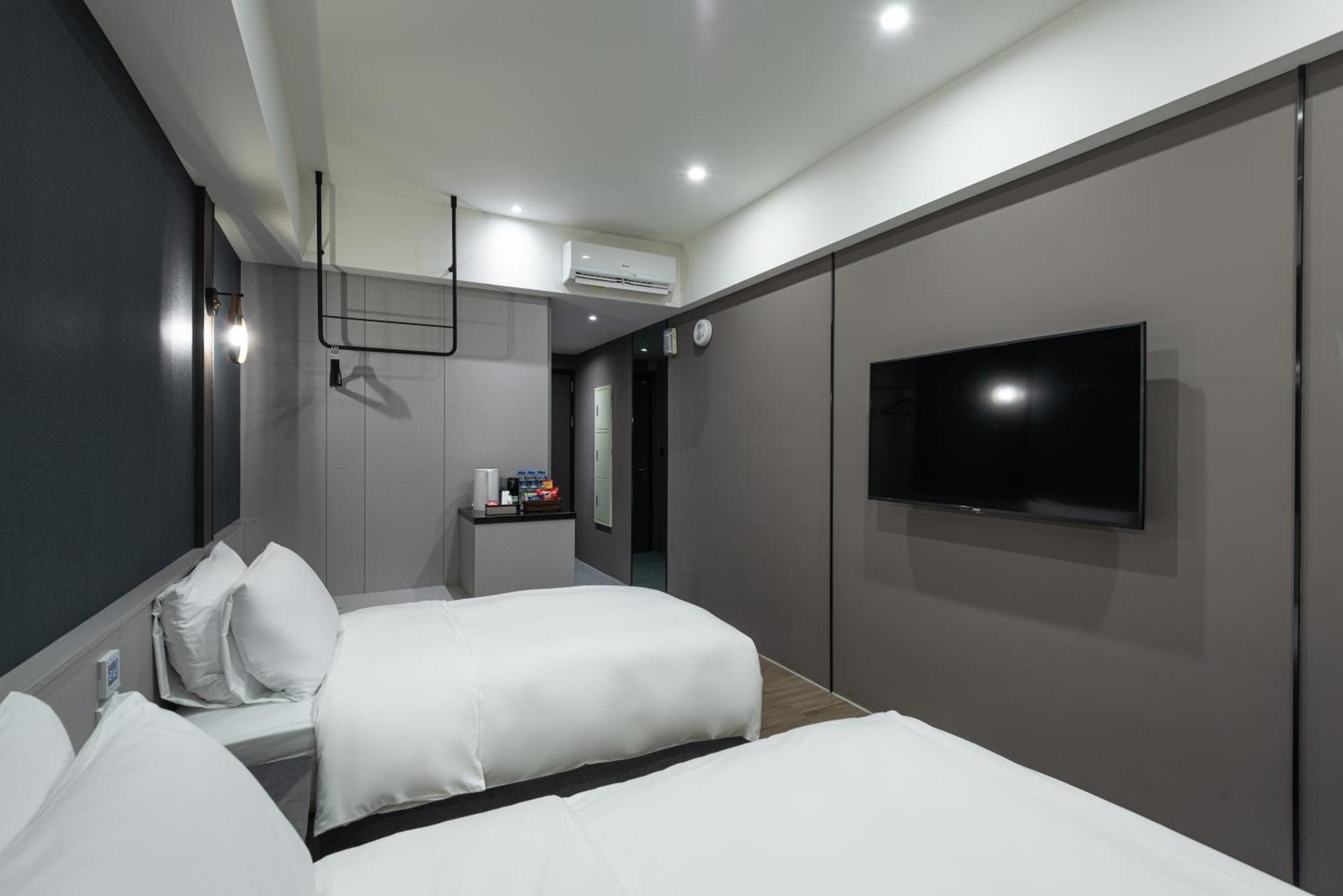 Hotel Euphemia Тайчжун Номер фото