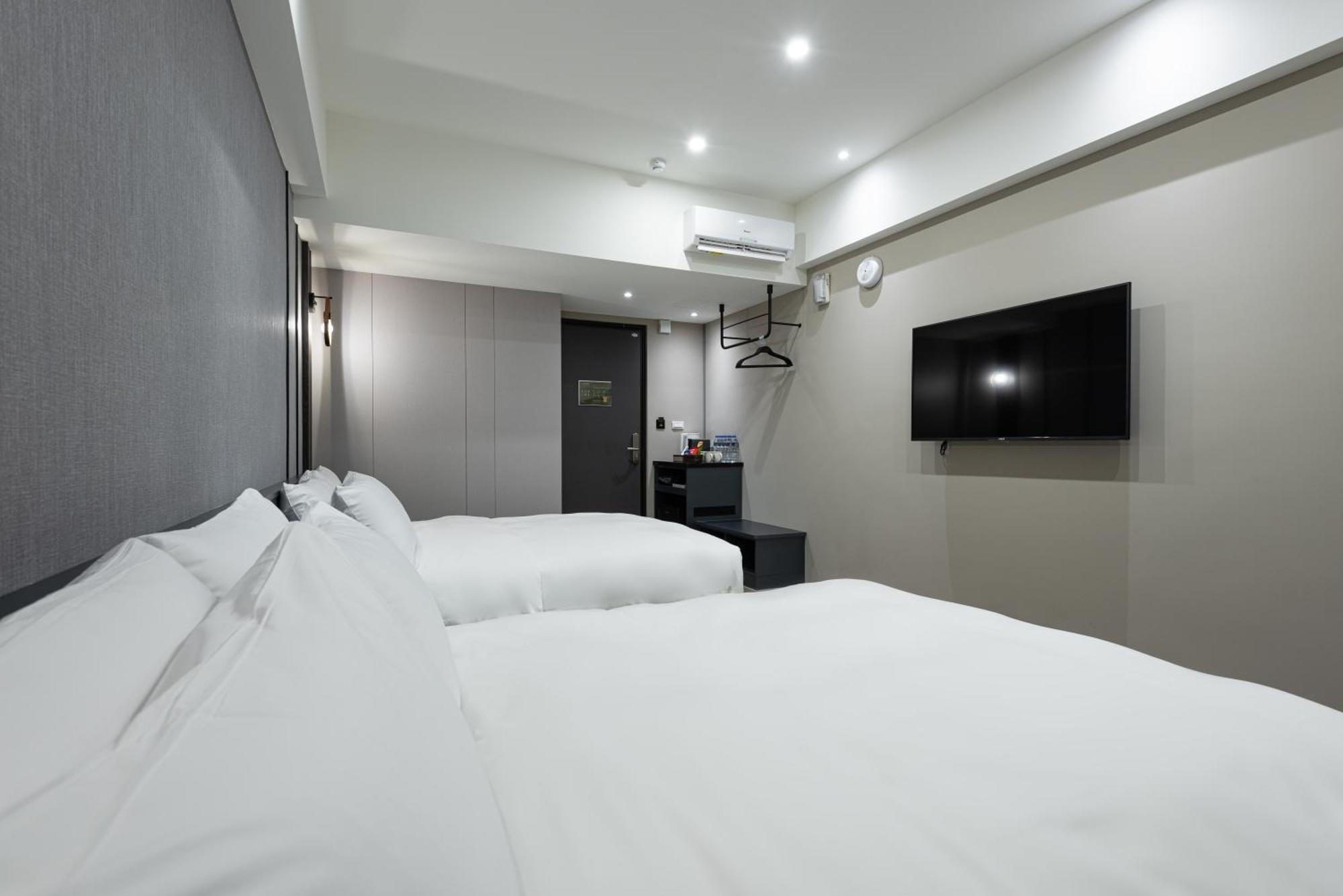 Hotel Euphemia Тайчжун Номер фото